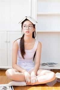 变态男摸美女胸胸的图片