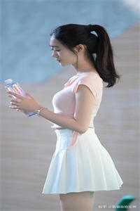 给女生口