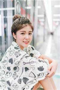美女叼嘿