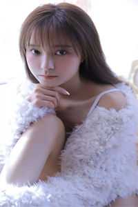 小喜和爸爸在房间里