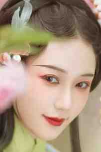 女帝被扒开双腿疯狂输出
