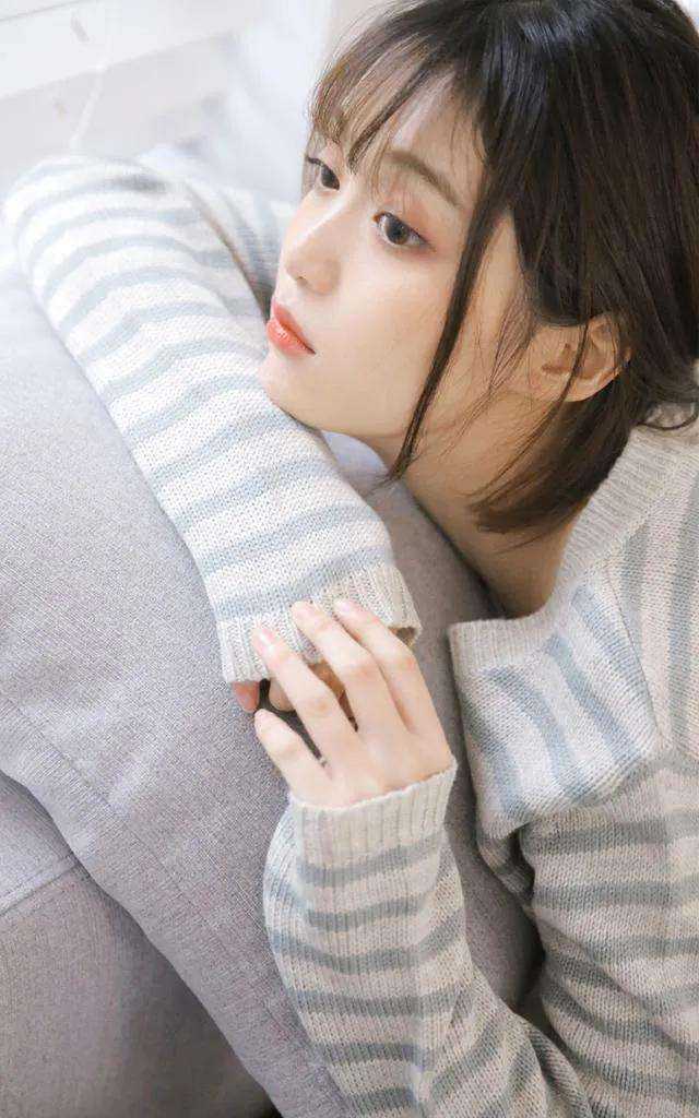 鸭王酒吧卫生间吻戏