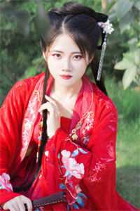 庭院里的女人高清完整版
