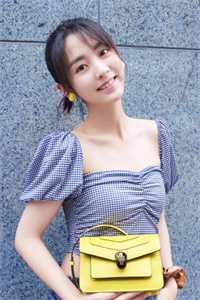 18岁女RAPPERDISSSUBS大豆网