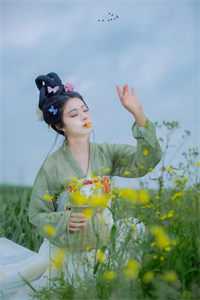 一小孩儿和老师拔萝卜(黄)
