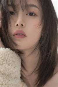 美女露出让男生揉