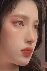 拨开女人湿漉漉的两片看看