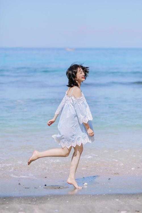 女朋友把胸往我嘴送