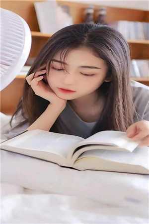 在女团选秀节目中当绿茶