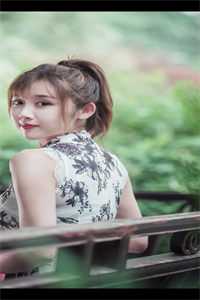 美女张开腿让男生捅