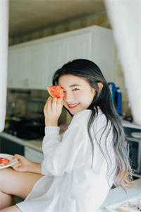 女主叫洛稚初的小说